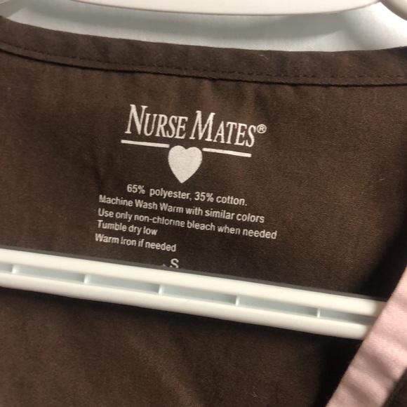 Brown pink nurse scrub top nurse mates small euc - Picture 2 of 10